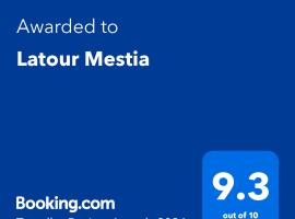 Latour Mestia，位于梅斯蒂亚的带停车场的酒店