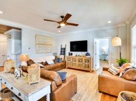 Lakefront Jacksons Gap Retreat with Grill and Dock!，位于Jacksons Gap的酒店