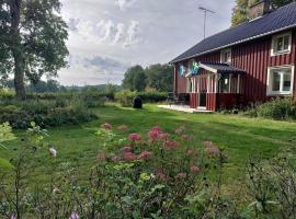 Lantlig idyll nära sjö i Småland，位于永比的酒店
