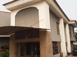 St THERESERS LEKKI LAGOS，位于Mule的酒店