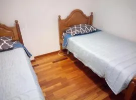 Alice's House, shared room for 2 people, 5 minutes to the airport