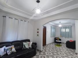 Casa completa e ampla com Wi-Fi e garagem para dois veículos