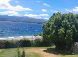 CASITA DE LAS CHACRAS SOBRE EL LAGO