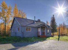 Cozy Cottage w/Pioneer Peak View，位于帕尔默的酒店