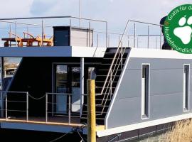 Hausboot Moby Chic mit Dachterrasse in Kragenæs auf Lolland/DK，位于Torrig的船屋