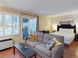 Condo 704 at North Creek Resort，位于蓝山的酒店