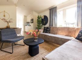 Chalet in Brabant with Spacious Garden，位于费尔德霍芬的酒店