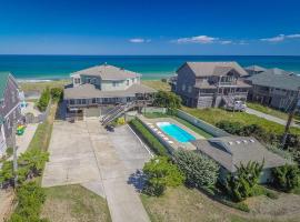 Sun'Z Up - Oceanfront Outer Banks Home with Private Pool & Ocean Views，位于南岸的乡村别墅