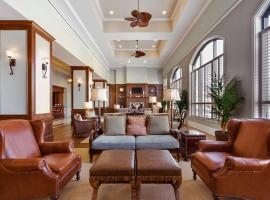 萨凡纳历史区大使套房酒店，位于萨凡纳Historic Savannah的酒店