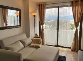 Apartamento con piscina zona 12, Petapolis