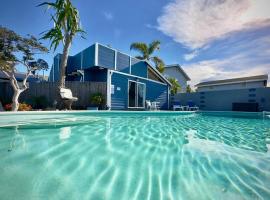 * - The Leucadia Beach Grotto - * An Encinitas Gem，位于恩西尼塔斯的酒店