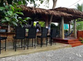 The Backyard Inn，位于莫阿尔博阿的低价酒店
