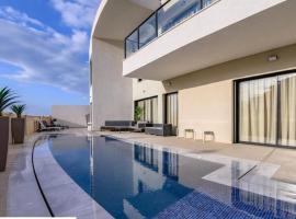 Top-Class Luxury Villa Troya with Heated Pool and Full Sea View רק למשפחות !!!!，位于埃拉特的乡村别墅