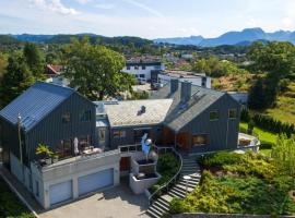 2 Bedroom Awesome Home In lesund，位于奥勒松的别墅