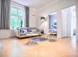 Family Luxury Wonder Heaven Apartment, 50m M Cassino Street, first - 3 bedrooms&studio, second - 2 bedrooms&studio, private parking w cenie, SUMMERWINTER Brand