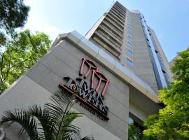 Aparthotel Twin Towers，位于圣贝尔纳多-杜坎普普里梅洛德梅约体育场附近的酒店