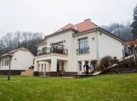 Völgy Villa