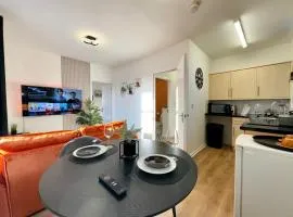 RNM - Business Contractor & Long Stay, Private Access & Entire Place, Kitchen & Washroom with amenities, Smart Tv, Easy Access, Fast WiFi, Parking Nearby, Great transport links