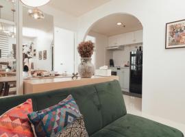 Modern Luxe Condo Unit in Cavite，位于伊穆斯的酒店