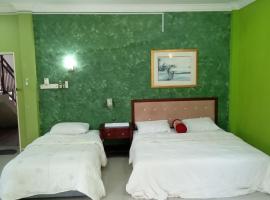 D' Bunga Hotel Bukit Bunga Bilik Family Deluxe，位于Batu Karang的酒店