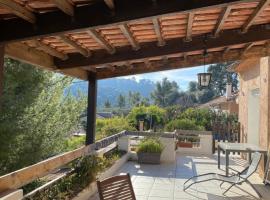 Villa au calme avec piscine privée et magnifique vue Mont Faron proche commodités et plages，位于土伦的酒店