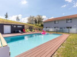 Maison Piscine Zénith d'auvergne Clermont Sud，位于La Roche-Blanche的别墅