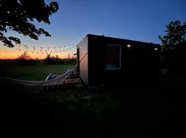 Tiny summerhouse in Matsalu，位于Metsküla的宠物友好酒店