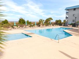 Palm Peach Tybee - Balcony - Oceanview "It's like, really pretty!"，位于泰比岛的带泳池的酒店