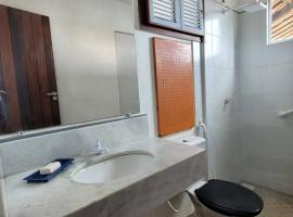 Excelente Bungalow Suíte Independente em Uruaú，位于贝贝里比的酒店