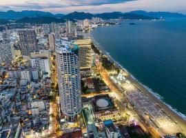 OCEANFRONT PANORAMA RESIDENCE，位于芽庄Nha Trang Beach的酒店