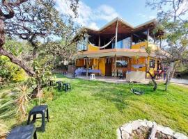 Casa Kali Sol - refúgio na natureza com vista e hidromassagem，位于Sobradinho的带停车场的酒店