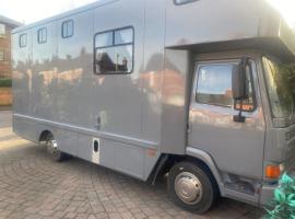 Hunter the Horsebox，位于亨利昂泰晤士的豪华帐篷营地