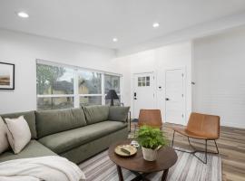 Renovated 2BR 1BA Flat Close to 25th Street Fun，位于奥格登的酒店