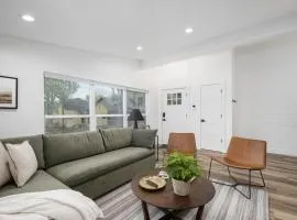Renovated 2BR 1BA Flat Close to 25th Street Fun