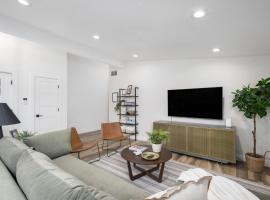 Light-Filled Modern Flat Near 25th Street Fun，位于奥格登的酒店