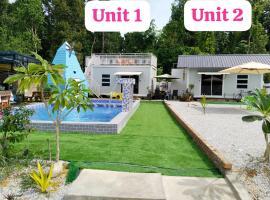 Casa LiLa Tiny Stay & Pool Kota Bharu,free wifi,free parking，位于Kampong Seribang的木屋