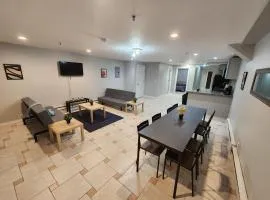 Mins to NYC Spacious 2 Bedroom Apartment