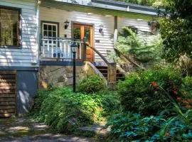 Winter Rose - gorgeous gardens sleeps 5