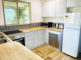 Cosy house among the trees，位于Pemberton的酒店