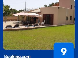 CASA LA SIESTA- Ruhiges Ferienhaus in Cala Ratjada, 300 m vom Strand Son Moll entfernt，位于卡拉纳雅达的酒店