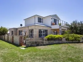 Dory's Beach House - Executive Escapes