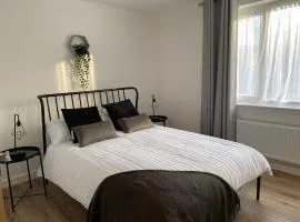 Bright- Self Check-In -Great Area close to South Woodham Ferrers station