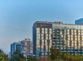 Radisson Blu Plaza El Bosque Santiago，位于圣地亚哥的酒店