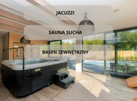 Mielnovo - dom z basenem, sauną i jacuzzi，位于梅尔诺的度假屋