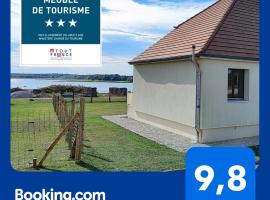 Gîte du lac de la Forêt d'Orient - 6 personnes - gîte avec vue sur le lac，位于Mathaux的酒店