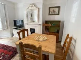 Homely garden apartment, newly refurbished - sleeps four