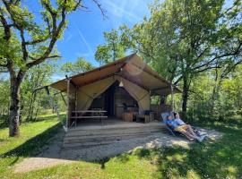 Lodges du Bois Dodo - ancien Camping de Bois Redon，位于Septfonds的露营地
