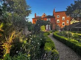 London- Large Period Town House with river front