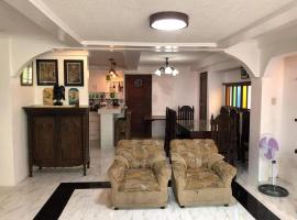 Heart of Paete Laguna, Camarero Transient House，位于Paete的酒店