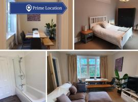 Cosy 2Bed Apartment near Roundhay Park，位于Moortown的酒店